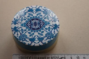 Blechdose rund Blaues Blumenmuster d=75, h=38mm, neuwertig, LEER! - Bild 1 von 3