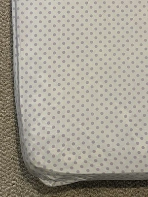 Sábana bajera Pottery Barn Kids púrpura lunares lunares ajustada Foto 1 de 4