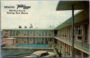 1950s DEMING, New Mexico Postcard TRAVELODGE MOTEL Pool View / Roadside / Unused - Picture 1 of 2