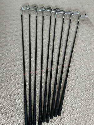 Hierros forjados modelo personal de golf Louisville ligeramente usados para zurdos 2-PW  Foto 1 de 4