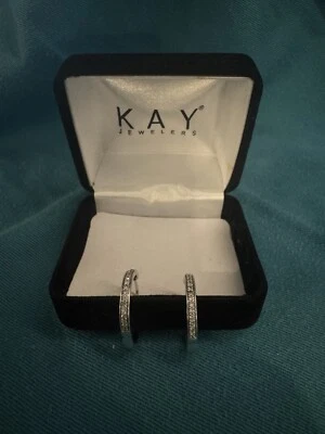 Aretes tipo argolla de oro blanco de 10 quilates con diamantes de 1/4 quilates TW 2 g Foto 1 de 3