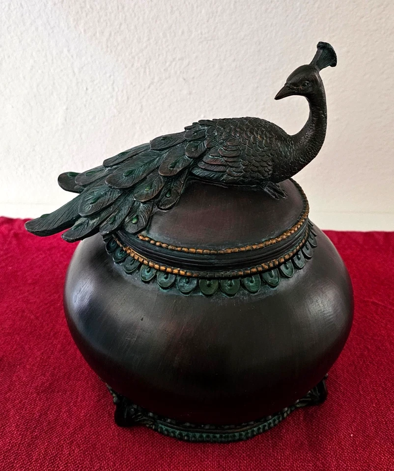 复古深棕色圆形树脂首饰盒带孔雀盖,8.75 英寸高 — 第 1/4 张图片