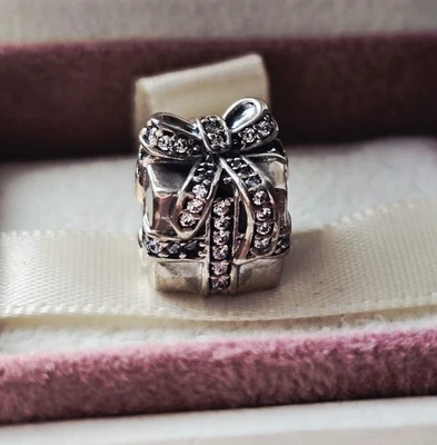 New Genuine Authentic Pandora Sparkling Surprise Present Gift Charm 791400CZ - Image 1 of 4