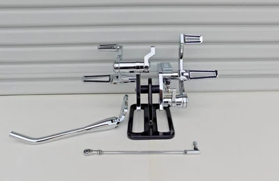 KIT DE CONTROLES DELANTEROS CROMADOS OUTLAW PARA SOFTAIL HARLEY FXST/FLST 2000-2017 Foto 1 de 4
