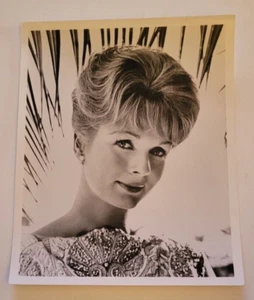 Vintage Debbie Reynolds Promotional Photo 8 by 10 - Picture 1 of 2