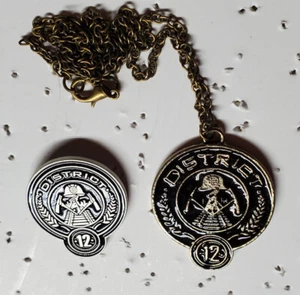 Joyería de lujo Cosplay Distrito 12 Juegos del Hambre: tu elección de collar o prendedor - Imagen 1 de 6