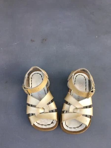 SaltWater Sandals Girls 6t In EUC - Picture 1 of 2