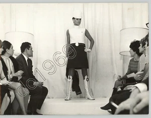 BERHANYER MODENSCHAU IN SPANIEN, 1960er Vintage Gonzalo de Borbon Pressefoto - Bild 1 von 2