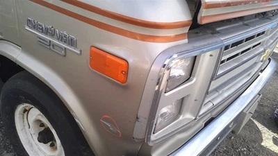 Marcador lateral de esquina/luz de estacionamiento montado en guardabarros para camioneta Chevrolet 30 85-96 Foto 1 de 4