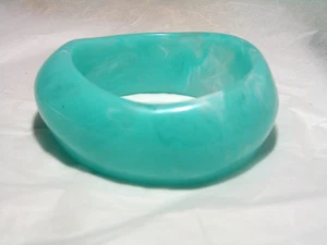Pulsera De Bangle De Lucite Abstracta Mixta En Azul Marino Ancha - Imagen 1 de 9