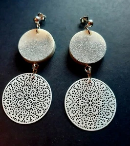 orecchini artigianali handmade in resina bianca pigmentata a perno in Argento925 - Foto 1 di 1