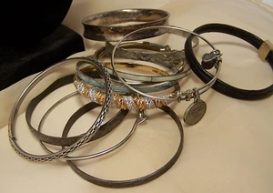 Lot of 12 Bangle Bracelets - Picture 1 of 4