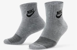 NUEVO CON ETIQUETAS (2 pares) Calcetines tobilleros acolchados Nike Everyday Plus talla 8-12 L grises - Imagen 1 de 5