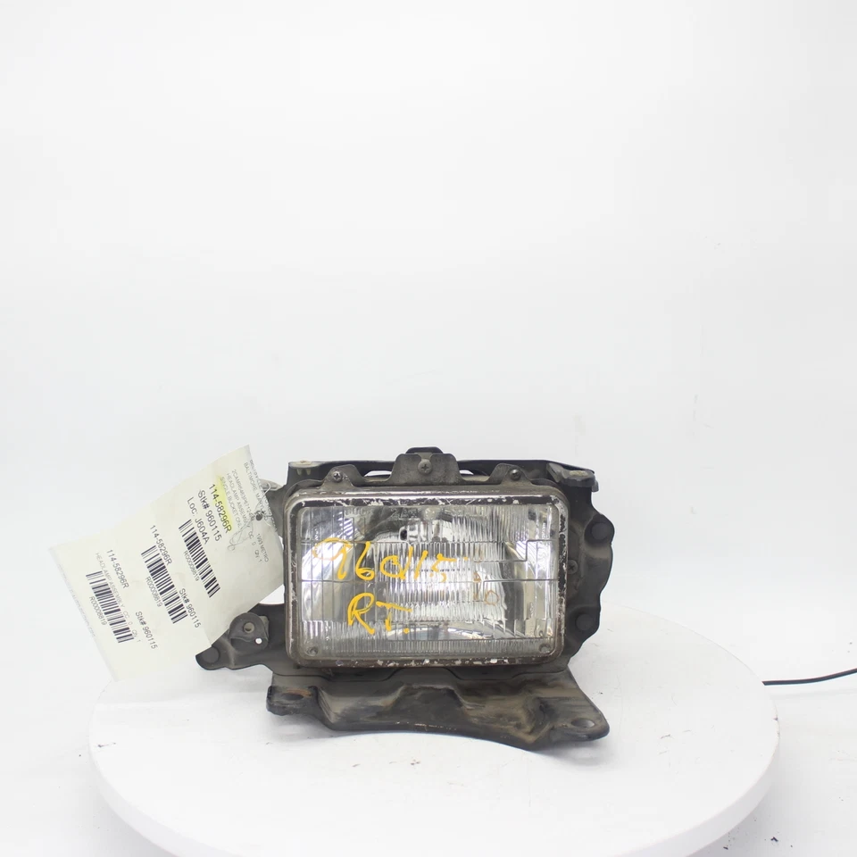 Lámpara de cabeza derecha Geo Metro 1993 número de pieza - 114-58296R Foto 1 de 4