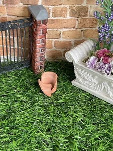 1:12th Dolls House Miniature Broken Terracotta Pot NEW Plant Flower Garden Shed - Picture 1 of 4