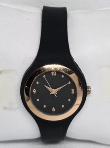 Damen-Analoguhr rund roségoldfarben Lünette Ziffern schwarz Silikonband 06 - Bild 1 von 8