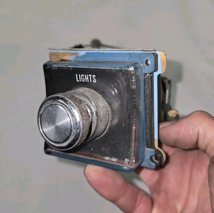 Interruptor de faros Cadillac Deville Fleetwood 1967-68 OEM GM Foto 1 de 4