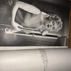 Beauty Photography Magazine #1 1957 Marilyn Monroe Martinelli Newmar Bardot - Picture 1 of 3