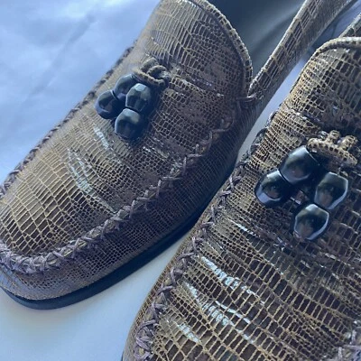 Mocasines Stuart Weitzman cuentas borlas cocodrilo cuero marrón en relieve para mujer talla 8 AA Foto 1 de 4