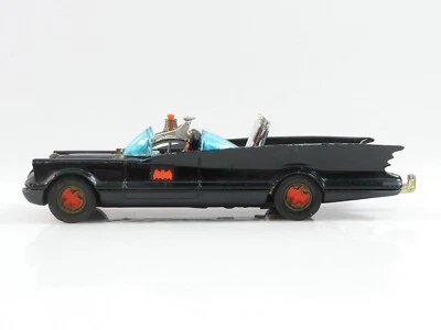 A-27 Corgi Batmobil mit Figuren Batman Robin Schleudersitz - Bild 1 von 4