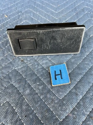 Interruptor de ventana eléctrica delantera Volvo 240 244 1986-1993 245 pasajeros 1347041 #3688E Foto 1 de 4