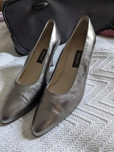 BALLY court-shoe 'Gwent' style 7.5 UK metallic leather 7cm heel good condition - Picture 1 of 11