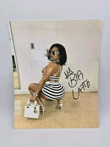 FOTO FIRMADA 8X10 GRAN RAPERA LATTO CERTIFICADO DE AUTENTICIDAD UG BIG ENERGY - Imagen 1 de 3