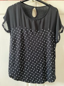 Women’s short sleeved stretchy star Top Size 14-16 with button to close - Picture 1 of 8