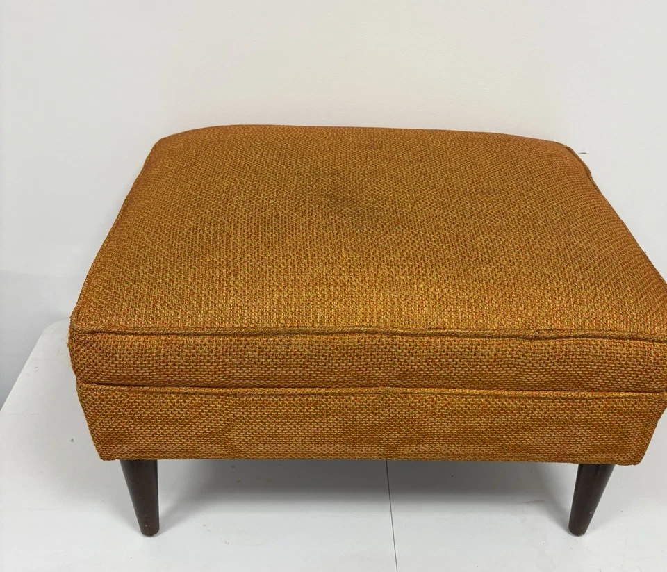 Taburete otomano cuadrado de tweed MCM NARANJA de colección clavija cónica patas de madera años 60 Foto 1 de 4