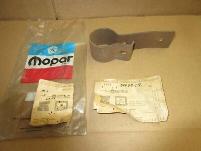 Abrazadera de tubo de escape Mopar 2228262 1963-1968 Dodge Truck W100 8 cilindros, D100-300 Nuevo de Lote Antiguo Foto 1 de 2