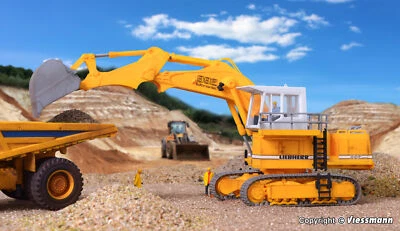 Kibri 11278 Ho Scale Liebherr R992 Tracked Excavator with Bucket - Image 1 of 2
