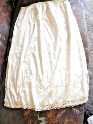 Vintage 25"-30" Cintura MEDIO DESLIZAMIENTO ALGODÓN Mezcla Ojales Encaje Años 50 Mediados de Siglo Forrado Foto 1 de 3