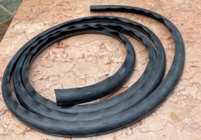 FORD SIERRA MK2  front WINDSCREEN  OUTER MOULDING RUBBER TRIM 1986 -1993 nos - image 1 of 4
