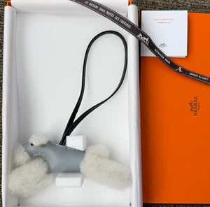 Nuevo Bolso Hermes Piel de Cordero Cuero Perro Amigo Dije Gris Pantin Gris Claro Gris - Imagen 1 de 3