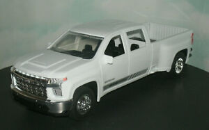 1/20 Scale 2020 Chevy Silverado 3500HD Plastic Dually Truck (13") New-Ray White
