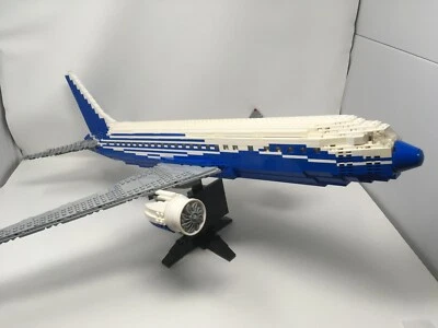 Complete Lego 10177 Boeing 787 Dreamliner with instruction jet aircraft airliner - Image 1 of 4