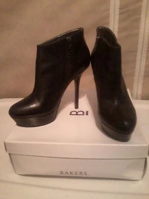 BAKER'S BLACK ANKLE BOOTIES SIZE 8.5 MEDIUM 3 IN. AND UP - Image 1 of 4
