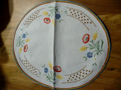 Linge ancien 1 Napperon ovale  lin brodé fleurs de France  ( ref 16 ) - Photo 1/4