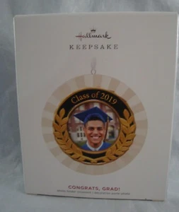 2019 Hallmark Congrats, Grad! Photo Holder Porcelain & Metal Ornament New - Picture 1 of 2