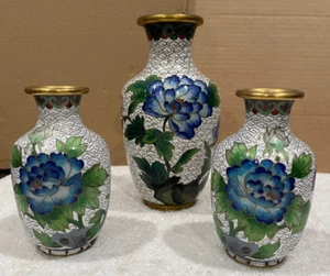 VINTAGE CHINESE CLOISONNE FLORAL BRASS ENAMEL VASES SET OF 3 - Picture 1 of 21