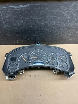 2002 GMC Yukon medidor de cluster velocímetro fabricante de equipamento original U1386 DG - Imagem 1 de 4