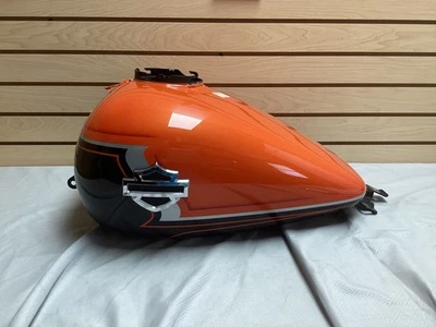 Harley-Davidson 2022 FLTRKSE CVO Road Glide tanque de combustible de gasolina Wicked Orange Pearl ^ Foto 1 de 4