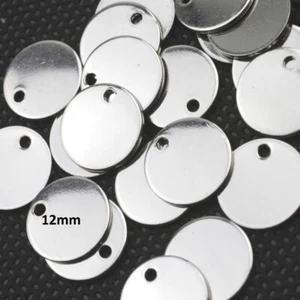 10 Messing Logo Plättchen Charms 12 mm, Rhodium DIY Schmuck Zubehör - Picture 1 of 6