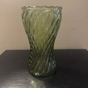 Vintage 8” Twisted Diamond Swirl Pattern Mid Century Green Glass Vase Decorative - Picture 1 of 4