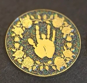 1,5" Grateful Dead Garcia Hommage Handabdruck & Rosen Gold & Schwarz Hut Pin - Bild 1 von 3
