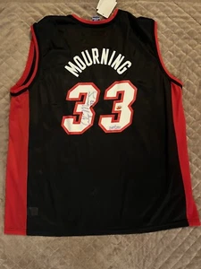 ALONZO MOURNING 2000-01 Fleer Legacy AUTOGRAPH Replica HEAT Jersey #247/250 - Picture 1 of 6