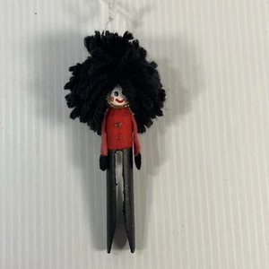Adorno de Navidad hecho a mano pinza reinas guardia soldeir decoración navideña - Imagen 1 de 4