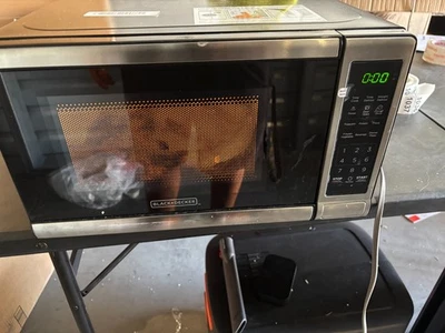 Nuevo pestillo atascado de acero inoxidable Black + Decker EM720CB7 0,7 FT³ 700 W Foto 1 de 4