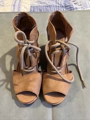 Sandalias de cuña Sorel Joanie II con cordones punta abierta de cuero para mujer talla 8,5” Foto 1 de 4