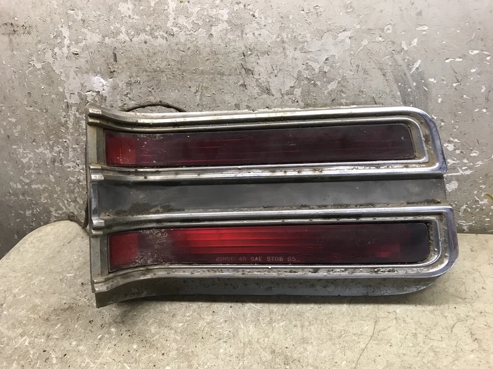 Lámpara de luz trasera derecha pasajero derecho Buick Lesabre Wildcat 65 5956240 Foto 1 de 2